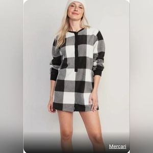 Old Navy black and white Buffalo fleece Henley romper NWT size L